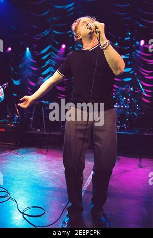 Simply Red im Konzert im Shepherds Bush Empire in London, Großbritannien. 27th. Februar 2003 Stockfoto