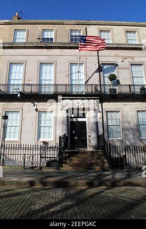 Fassade des Generalkonsulat der Vereinigten Staaten Gebäude mit amerikanischen Flagge fliegt über der Eingangstür Stockfoto