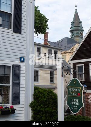 Stadtbild von Provincetown mit Blick auf das Rathaus. Stockfoto