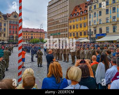 Breslau August 15 2018 Polnisches Truppenfest auf dem Marktplatz Stockfoto