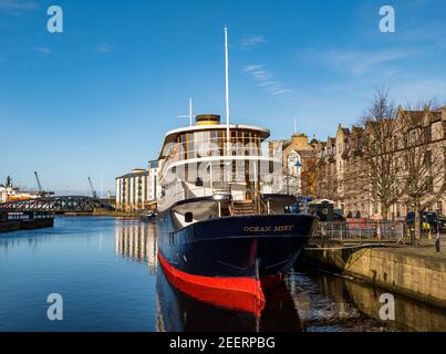 Umbau des Ocean Mist Dampfschiffs zum schwimmenden Hotel, The Shore, Leith, Edinburgh, Schottland, Großbritannien abgeschlossen Stockfoto