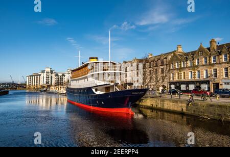 Umbau des Ocean Mist Dampfschiffs zum schwimmenden Hotel, The Shore, Leith, Edinburgh, Schottland, Großbritannien abgeschlossen Stockfoto