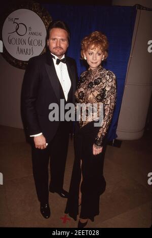 Reba McEntire und Ehemann Narvel Blackstock bei den Golden Globe Awards 50th 23. Januar 1993 Credit: Ralph Dominguez/MediaPunch Stockfoto