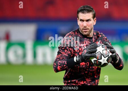Budapest, Ungarn. Februar 2021, 16th. Fußball: Champions League, K.O.-Runde, Runde 16, erste Etappe, RB Leipzig - FC Liverpool in der Puskas Arena. Torwart Adrian von Liverpool beim Aufwärmen. Kredit: Marton Monus/dpa/Alamy Live Nachrichten Stockfoto