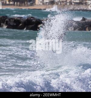 Kitesurfen, Kite Boarding Action Foto an der spanischen Costa Brava Stockfoto