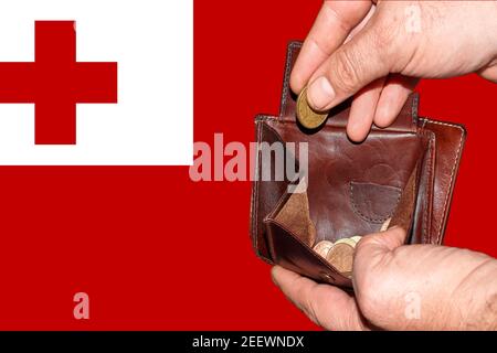 Leere Brieftasche zeigt die globale Finanzkrise, die durch das Corona-Virus in Tonga ausgelöst wurde. Stockfoto