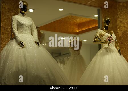 Mannequins in Hochzeitskleider gekleidet. Stockfoto