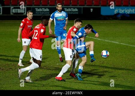 SALFORD, ENGLAND. FEB 16th Barrows Luke James hält den Ball während des Sky Bet League 2-Spiels zwischen Salford City und Barrow in Moor Lane, Salford am Dienstag, den 16th. Februar 2021. (Kredit: Chris Donnelly, MI News) Kredit: MI Nachrichten & Sport /Alamy Live Nachrichten Stockfoto