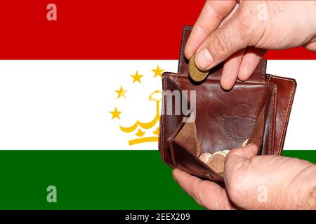 Leere Brieftasche zeigt die globale Finanzkrise, die durch das Corona-Virus in Tadschikistan ausgelöst wurde. Stockfoto