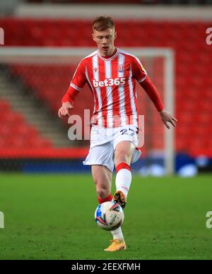 Sam Clucas von Stoke City während des Sky Bet Championship-Spiels im bet365 Stadium, Stoke-on-Trent. Bilddatum: Dienstag, 16. Februar 2021. Stockfoto