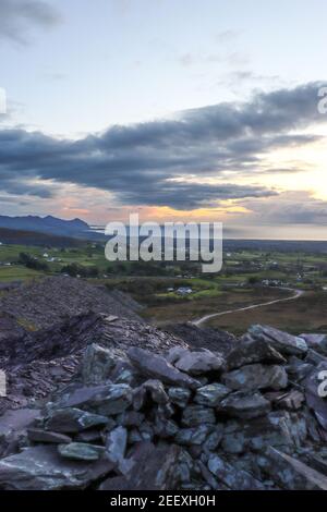 Abendhimmel vom Quarrymen Pfad moel tryfan Slate Quarry Rhosgadfan, Gwynedd, snowdonia, Nordwesten wales, Großbritannien Stockfoto