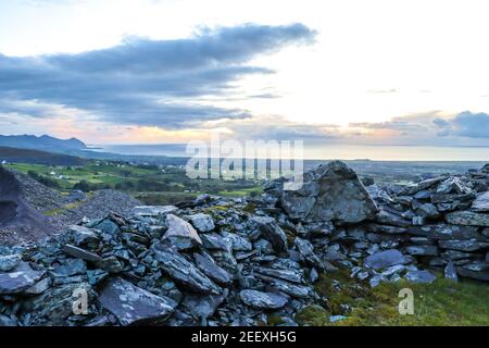 Abendhimmel vom Quarrymen Pfad moel tryfan Slate Quarry Rhosgadfan, Gwynedd, snowdonia, Nordwesten wales, Großbritannien Stockfoto