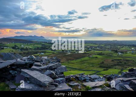 Abendhimmel vom Quarrymen Pfad moel tryfan Slate Quarry Rhosgadfan, Gwynedd, snowdonia, Nordwesten wales, Großbritannien Stockfoto