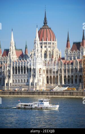 Ansicht des Parlaments und Donau vom Ufer, das Burgviertel, Buda, Budapest, Ungarn Stockfoto