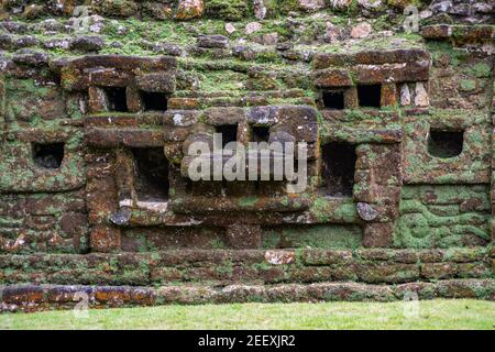 Tempel der Jaguar Masken in den Maya-Ruinen von Lamanai, im Orange Walk Bezirk von Belize Stockfoto