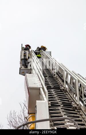 Tower Ladder 7, Detroit Fire Department, vakant Behausung Feuer, Detroit, MI, USA, von James D Coppinger/Dembinsky Photo Assoc Stockfoto