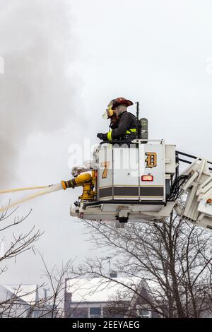 Tower Ladder 7, Detroit Fire Department, vakant Behausung Feuer, Detroit, MI, USA, von James D Coppinger/Dembinsky Photo Assoc Stockfoto