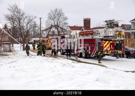 Box Alarm, Feuer in leerstehenden Wohnungen, Detroit, Michigan, USA, von James D Coppinger/Dembinsky Photo Assoc Stockfoto