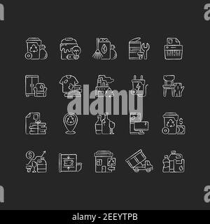 Abfallmanagement Kreide weiße Symbole auf schwarzem Hintergrund gesetzt Stock Vektor