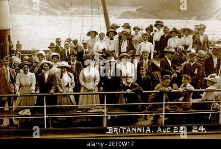 Archivfoto einer großen Gruppe von Menschen, die auf der RMS Britannia, Großbritannien, 22. August 1924 segeln. Stockfoto