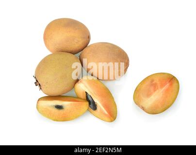 Draufsicht auf die Sapodilla-Frucht mit isoliert auf dem weißen Hintergrund. Stockfoto