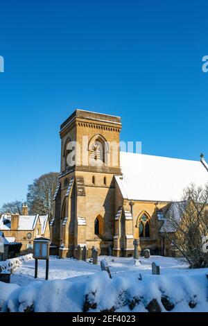 St. Barnabas Kirche im Januar Schnee. Snowshill, Cotswolds, Gloucestershire, England Stockfoto