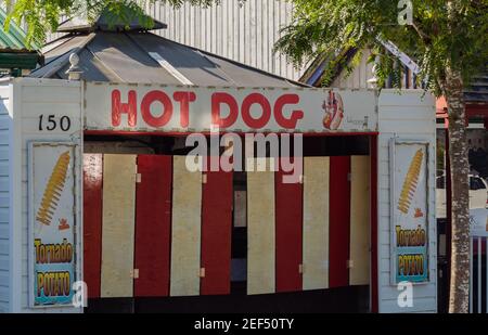 Hot Dog Stand County Messe, Food Stände, geschlossen während des Schließens. Cultus Lake, BC, Kanada-Oktober 6,2020. Selektiver Fokus, Reisefoto, Straßenansicht Stockfoto