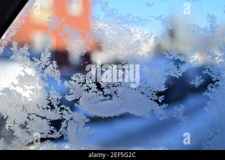 Textur als frostigen Muster auf einem Fensterglas als Nahaufnahme Stockfoto