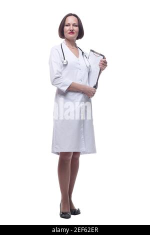 Freundliche Ärztin mit Clipboard Blick auf Sie. Stockfoto