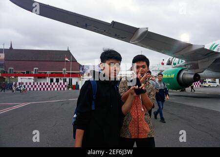 Porträt von zwei Passagieren an Bord von citilink, Airbus A320-200, Yogyakarta, Indonesien Stockfoto