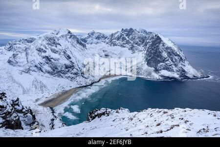 Winteransichten vom Ryten-Gipfel (Lofoten, Norwegen) ESP: Vistas invernales desde la cima del Ryten (Lofoten, Noruega) Stockfoto