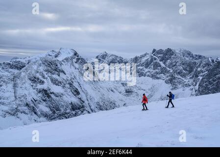 Winteransichten vom Ryten-Gipfel (Lofoten, Norwegen) ESP: Vistas invernales desde la cima del Ryten (Lofoten, Noruega) Stockfoto