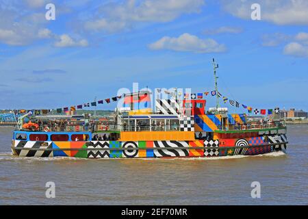 Mersey Ferry 'Snowdrop' ehemals MV Woodchurch, bemalt in Razzle Dazzle Farben Stockfoto