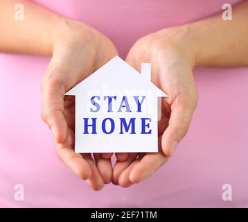 Rufen Aufenthalt zu Hause während covid-19 Stockfoto