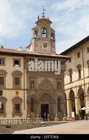 Europa, Italien, Toskana, Arezzo, Piazza Grande und Palazzo della Fraternita dei Laici, Loggia Vasari, Stockfoto