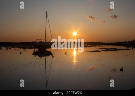 Reflexionen der Sonnenuntergang am Alten Leigh, Leigh-on-Sea, Essex, England Stockfoto