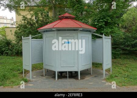 Wien, Aupark, alte öffentliche Bedrofnisanstalt Stockfoto