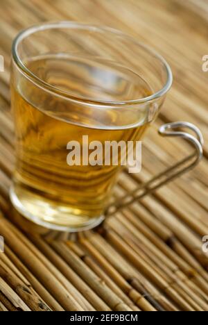 Nahaufnahme einer Tasse Kräutertee Stockfoto