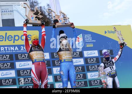 Podium während 2021 FIS Alpine Skiweltmeisterschaften - paralleler Riesenslalom - Damen, alpines Skirennen in Cortina (BL), Italien. , . Februar 16 2021 (Foto: IPA/Sipa USA) Quelle: SIPA USA/Alamy Live News Stockfoto