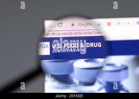 New York, USA - 15. Februar 2021: FDA US Food and Drug Website im Browser mit Firmenlogo, illustrative Editorial Stockfoto