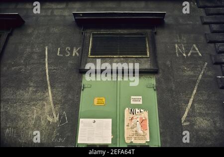 Wien, Hinweis auf Luftschutzkeller (LSK) oder Notausgänge (NA) aus der Zeit des Bombenkriegs Stockfoto