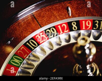 Ein Roulette-Rad in einem Casino in Nahaufnahme Stockfoto