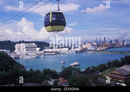 Low-Angle-Ansicht einer Seilbahn, Singapur Stockfoto