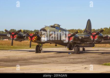 Boeing B-17 Flying Fortress Bomberflugzeug der US Air Force WW2 auf dem Asphalt der Flugbasis kleine-Brogel. Belgien - 14. September 2019. Stockfoto