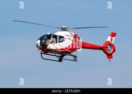 HeliDax Eurocopter EC120 Colibri Hubschrauber im Flug. Belgien - 14. September 2019 Stockfoto