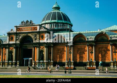 Fassade eines Museums, NY Carlsberg Glyptotek, Kopenhagen, Dänemark Stockfoto