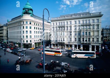 Gebäude entlang einer Straße, Albertina Platz, Wien, Österreich Stockfoto