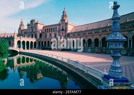 Palast am Flussufer, Plaza De Espana, Sevilla, Spanien Stockfoto