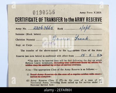Bescheinigung über die Übertragung in die Armee Reserve nach Beendigung des nationalen Dienstes im Jahr 1950, historische Militärpapiere, England, Großbritannien Stockfoto