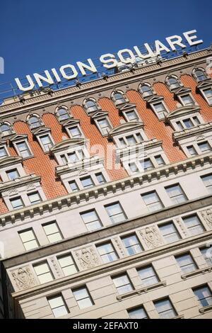 Niedrige Ansicht eines Gebäudes, Union Square, New York City, New York State, USA Stockfoto